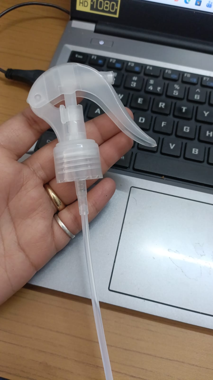 Mini trigger pump