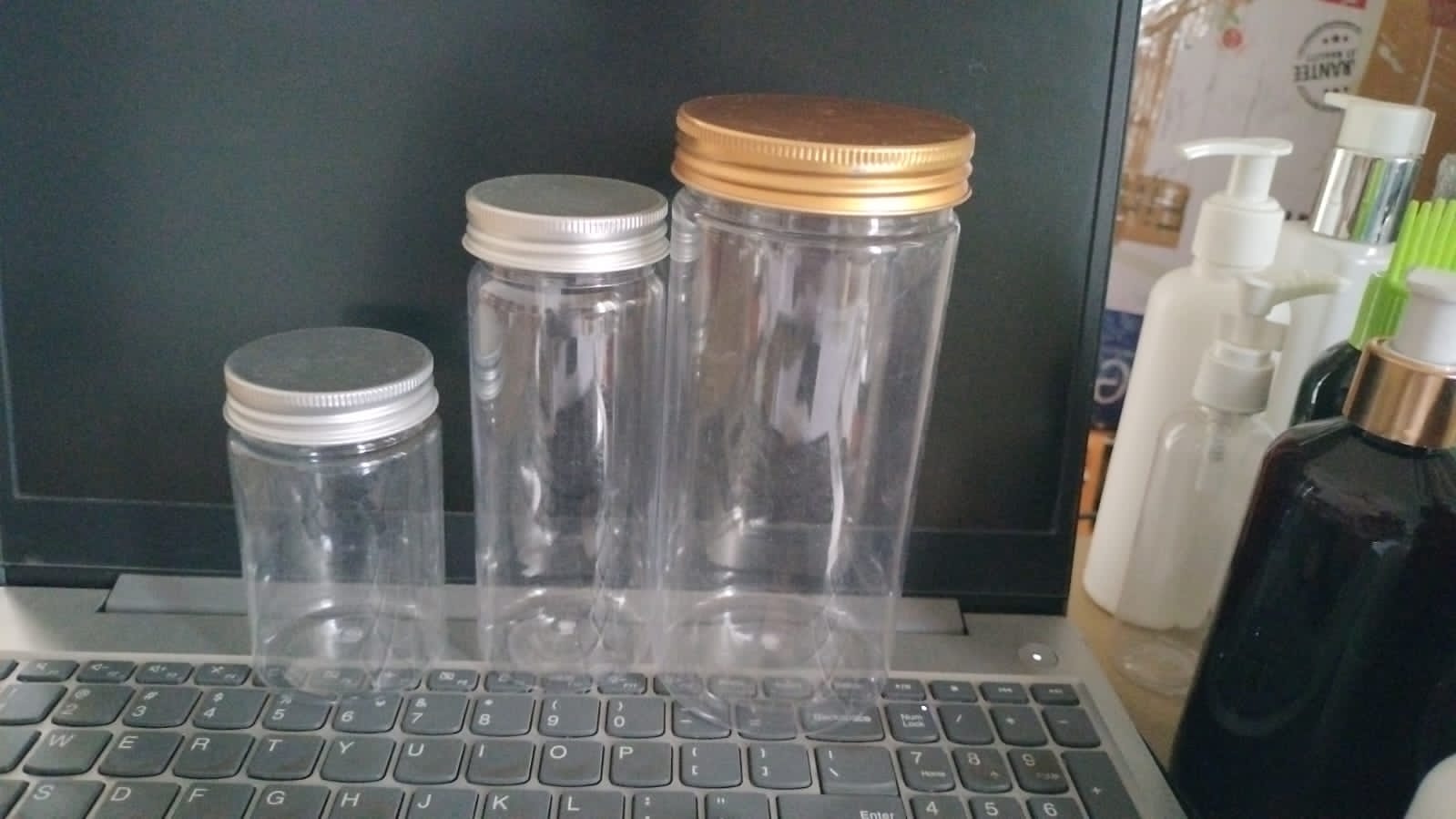Pet jar with aluminium screw cap